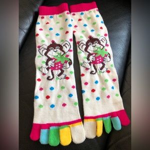 Girls colorful hot pink monkey toe socks NWOT! Polka dot dots strawberry